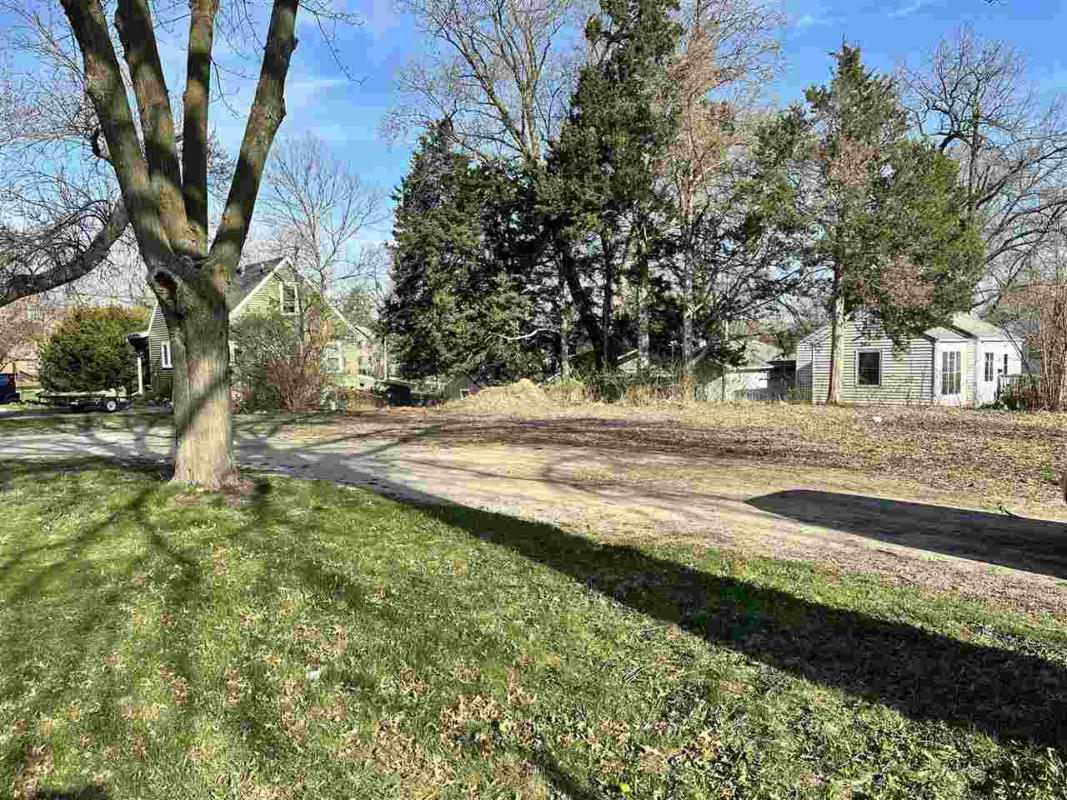 2130 MUSCATINE AVE, IOWACITY, IA 52240, photo 1 of 3